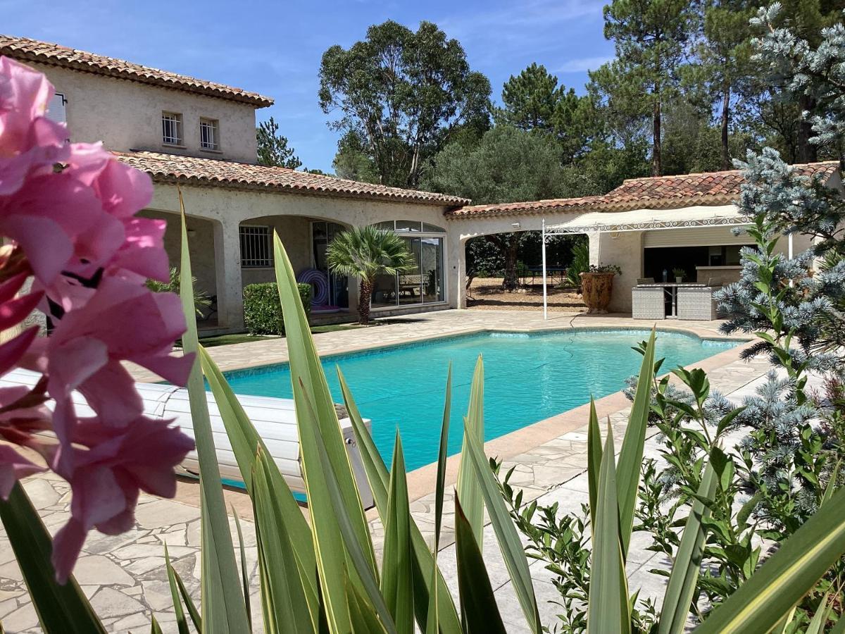 - Clos Saint Jean * Roquebrune-sur Argens