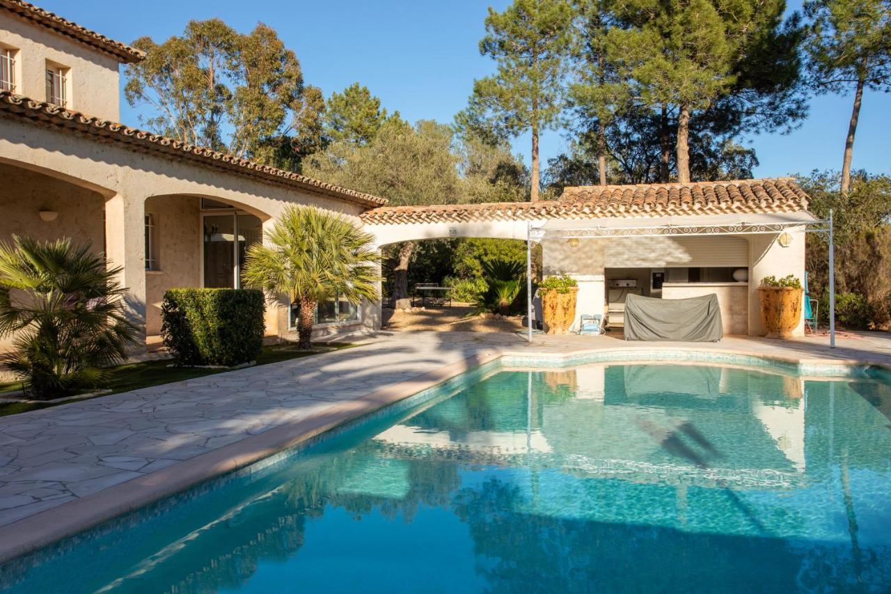 - Clos Saint Jean * Roquebrune-sur Argens